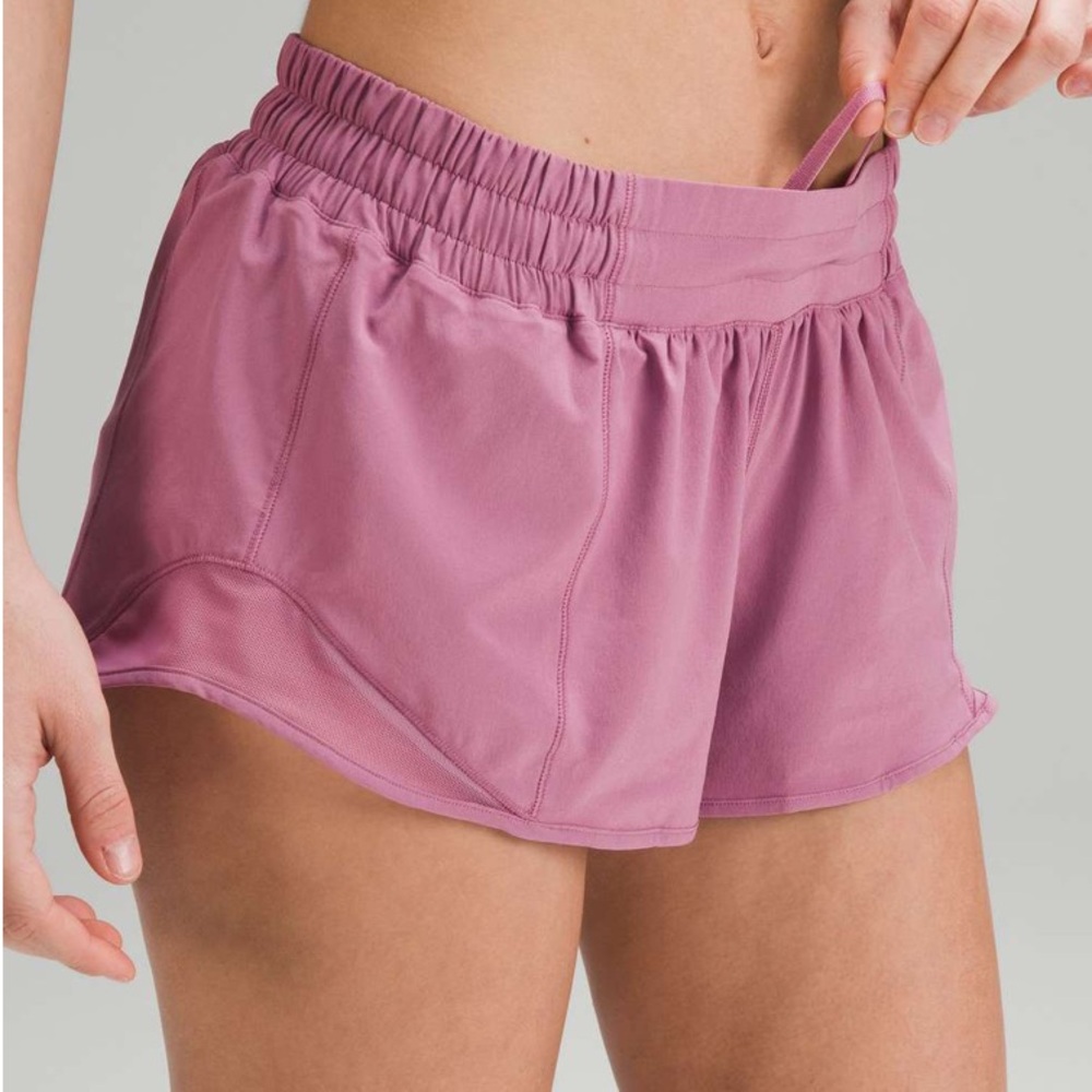 Lululemon Hotty Hot Low-Rise Lined Short 2.5"
Velvet Dust